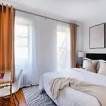 444-3A Newly Renovated 1Br - Elevator Building