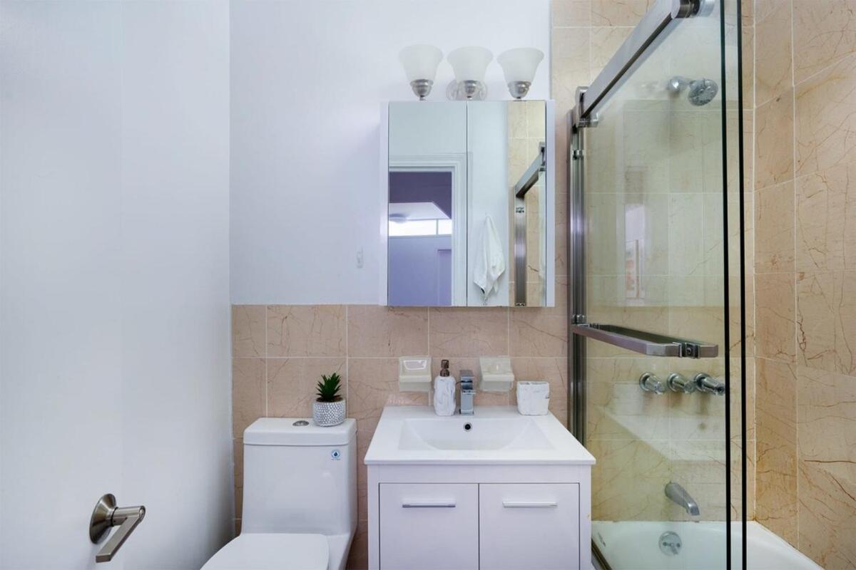 Apartment 444-3a Newly Renovated 1br - Elevator Building New York
